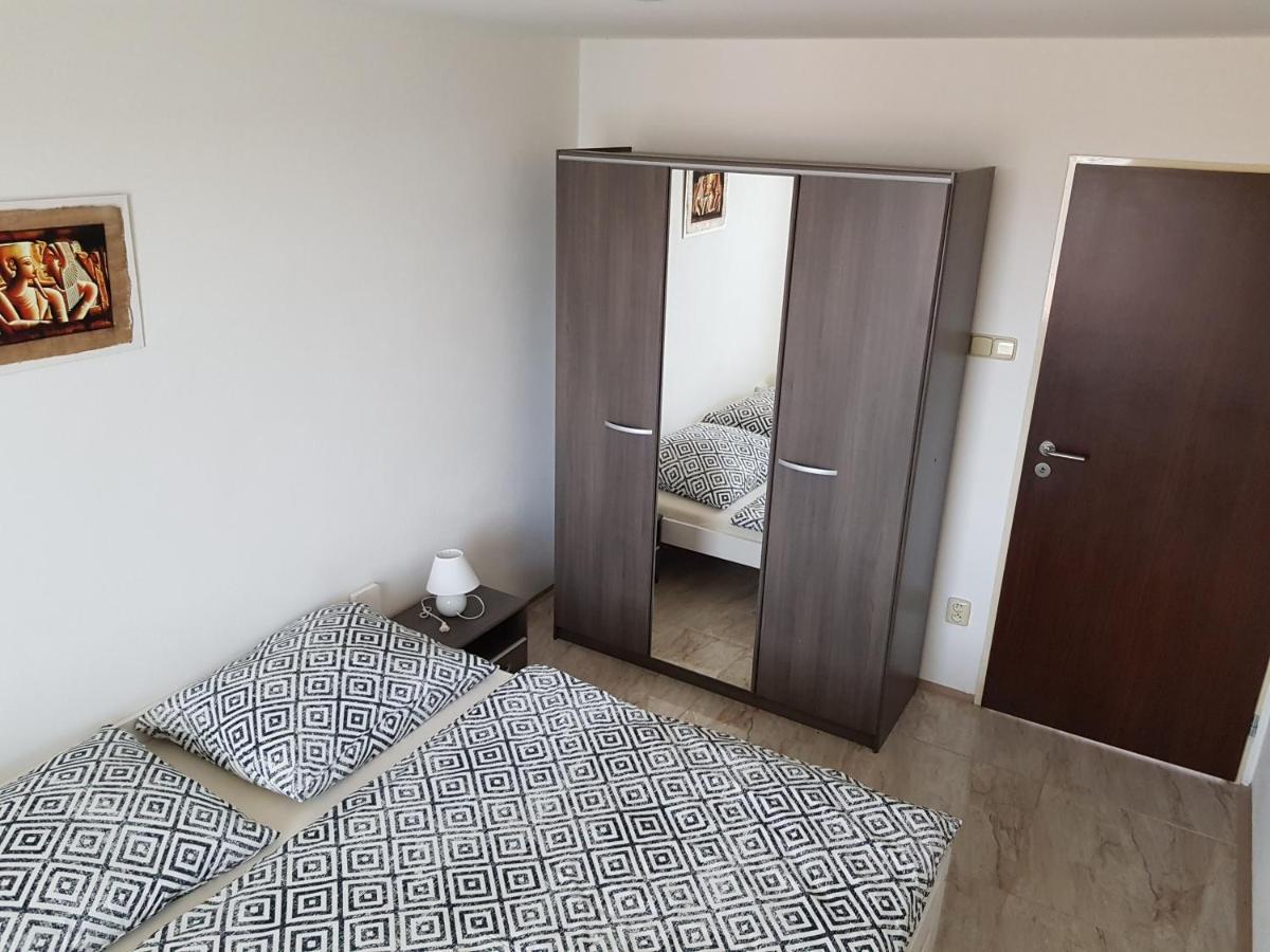 Apartman S Vinnym Sklepem Viktorie Pouzdrany Bagian luar foto
