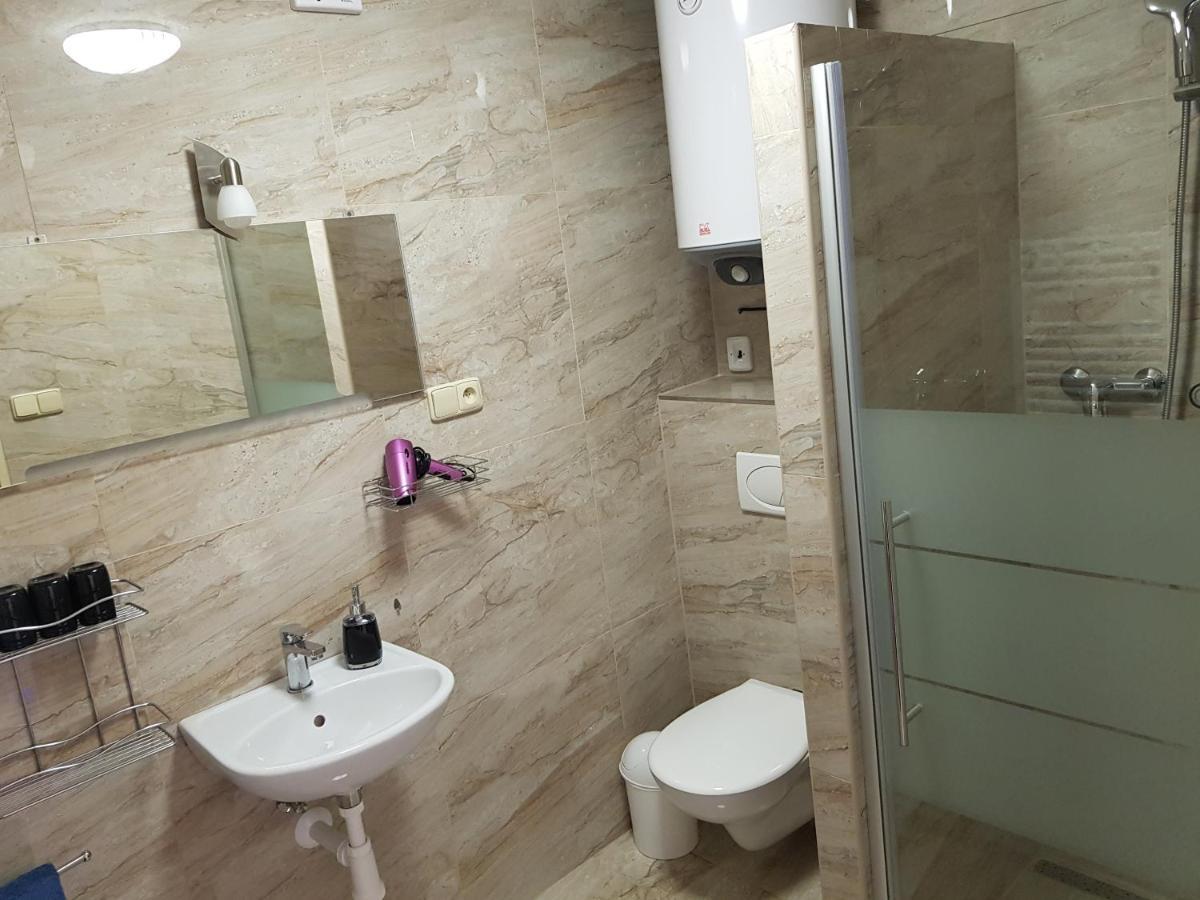 Apartman S Vinnym Sklepem Viktorie Pouzdrany Bagian luar foto