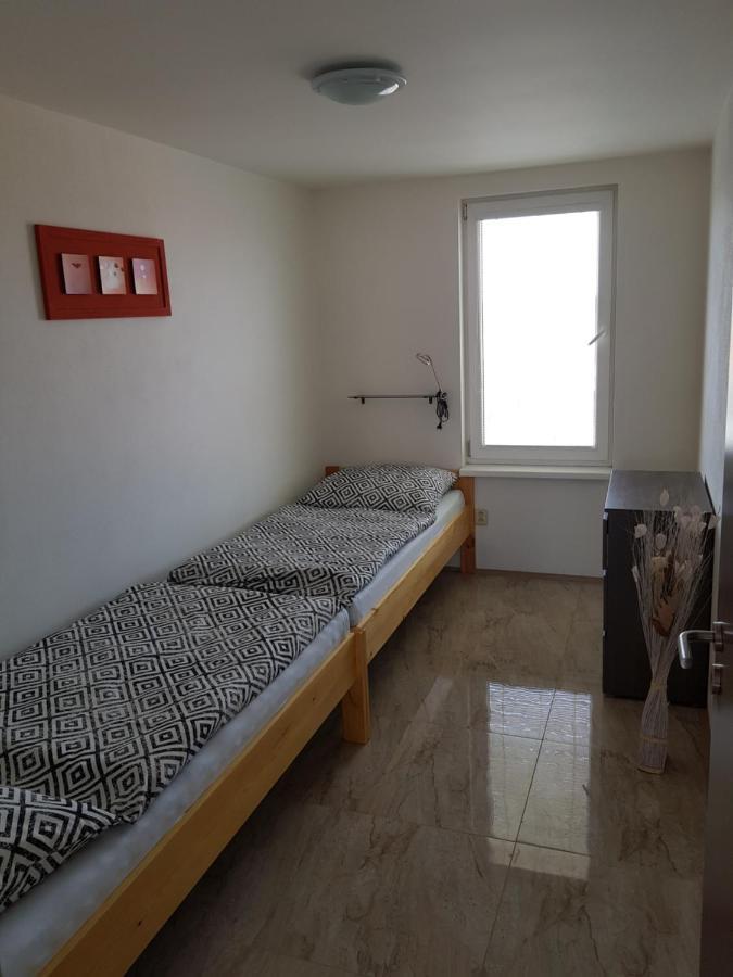 Apartman S Vinnym Sklepem Viktorie Pouzdrany Bagian luar foto